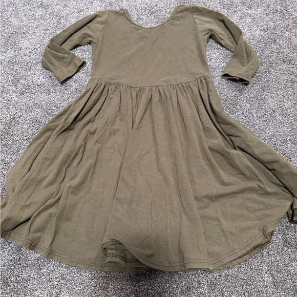 Vivie and Ash Olive Green Sleeved Twirl Dress Sz 7 - Picture 2 of 5